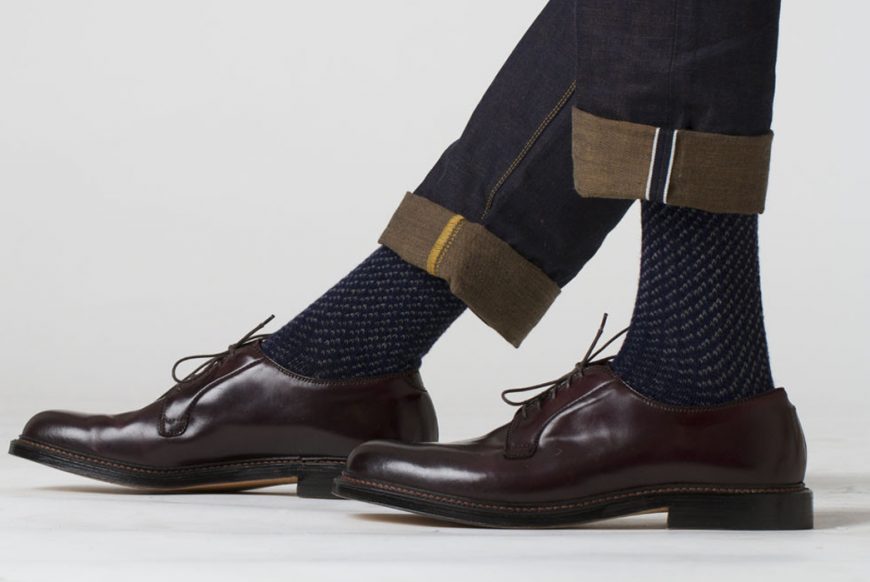 Lincoln man jokingly lists old socks for sale, gets hundreds of responses